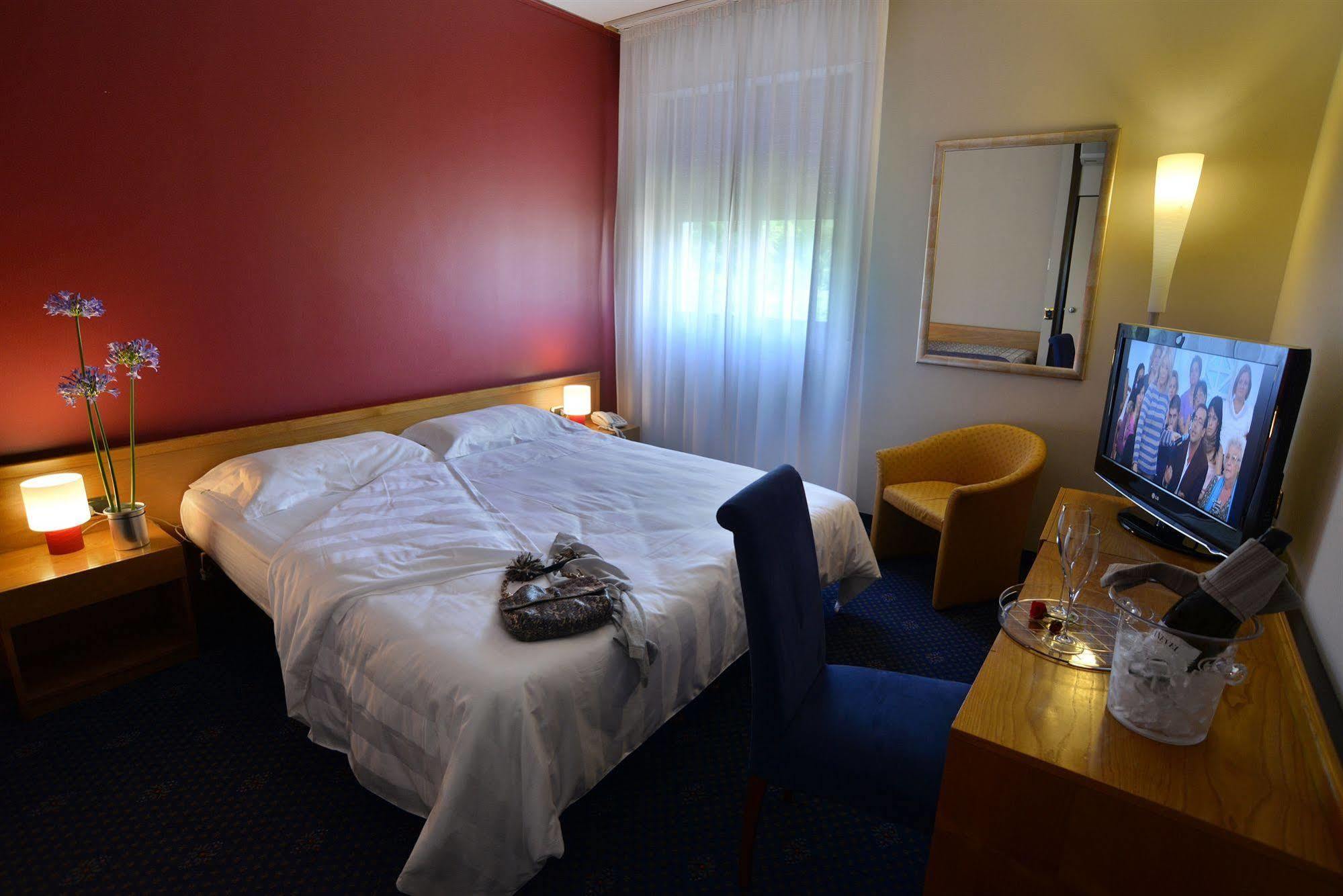 Hotel Terme Vittorio Veneto Exteriör bild
